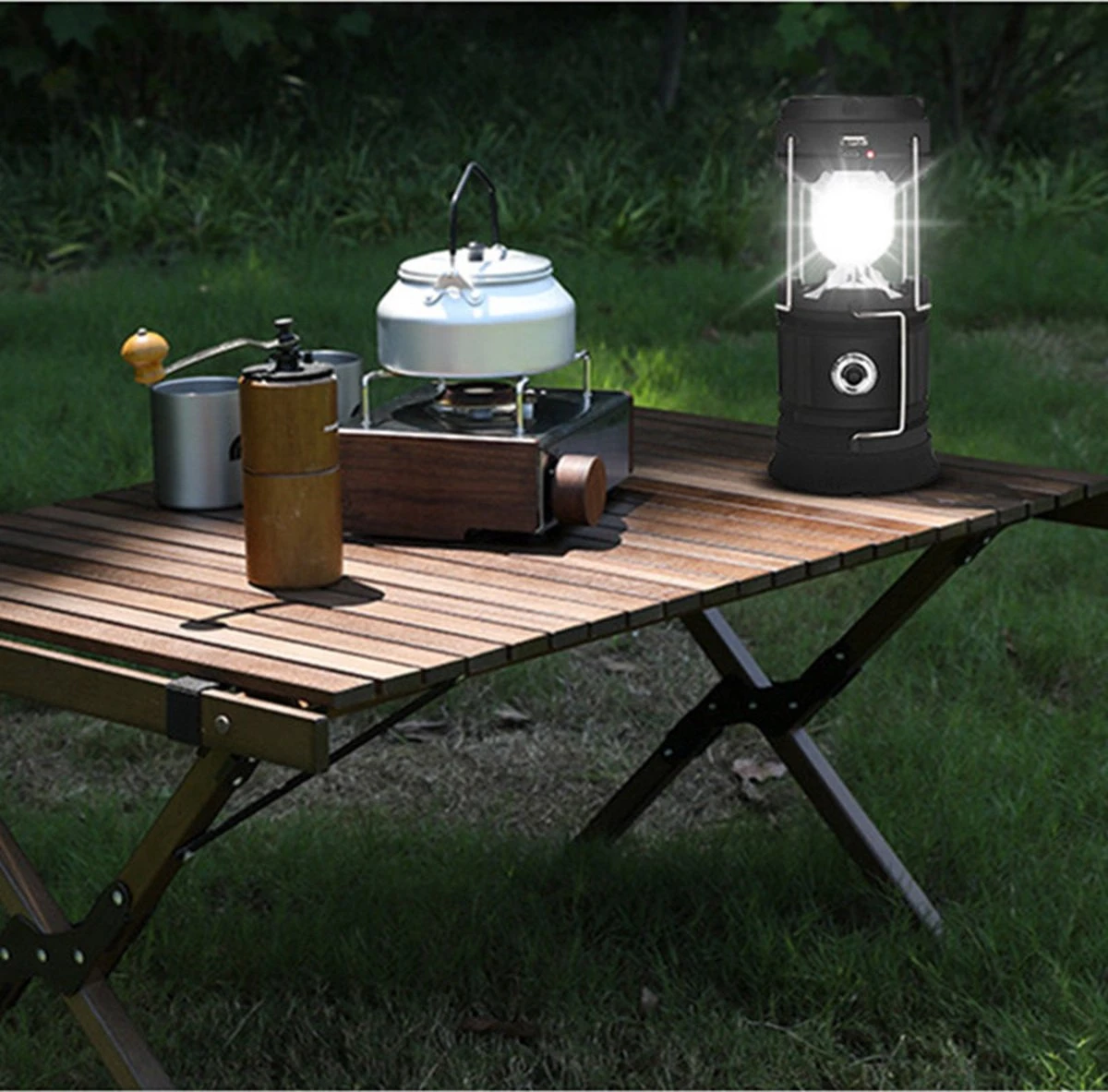 Merkloos Xtraworks - Multifunctionele Solar LED Campinglamp Met Handvatten - IPX 45 Waarde, USB-lader En Powerbank - Mat Zwart 6 Merkloos Xtraworks - Multifunctionele Solar LED Campinglamp Met Handvatten - IPX 45 Waarde, USB-lader En Powerbank - Mat Zwart - Afbeelding 4