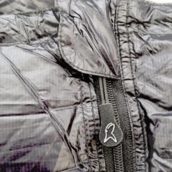 LOWLAND OUTDOOR® Ultra Compact Blanket - Donzen Slaapzak - Gewicht 495g - 210x80 Cm - Comfort Temperatuur +8°C 15 LOWLAND OUTDOOR® Ultra Compact Blanket - Donzen Slaapzak - Gewicht 495g - 210x80 Cm - Comfort Temperatuur +8°C -Aanbiedingen Kampeer Zen Winkel 1200x1200 210