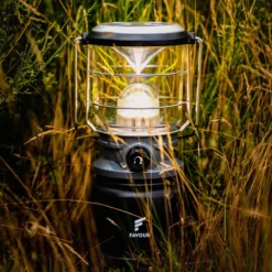 Favour L0944 Retro LED Lantaarn Hoog Vermogen 1300 Lumen, Vintage Design, Tuinlantaarn, Camping Lamp, Stormlantaarn Kleurtemperatuur Instelbaar Warm Wit Tot Koel Wit, Traploos Dimbaar Incl. Kaarslichtstand -Aanbiedingen Kampeer Zen Winkel 1200x1200 913