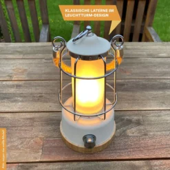 Skandika Kiruna LED-Lamp – Tentlampen – Campinglampen – Buiten Lantaarn – Buitenverlichting – Buiten Lamp - Retro Outdoor Camping Lamp Met Powerbank, Traploos Dimbaar, Draadloos, Oplaadbare Batterij, USB, Warm En Koud Wit, 75h Lichtduur – Groen -Aanbiedingen Kampeer Zen Winkel 1200x1200 920
