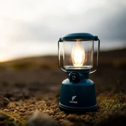 Favour L0818 Retro Camping Lamp Oplaadbaar LED, 320 Lumen, IP64 Waterdicht, Draagbare Kampeerlamp, Tentlamp, Acculamp, Traploos Dimbare Lamp Incl. Kaarslicht-modus, Blauw -Aanbiedingen Kampeer Zen Winkel 1200x1200 944