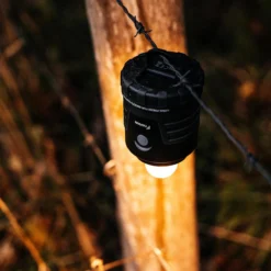 Favour L1061 Camping Lamp LED, 875 Lumen, IP64, Waterdicht, Draagbare Kampeerlamp, Tentlamp, Schokbestendig, 4 Verschillende Lichtmodi Incl Kaarslicht-modus, Afneembaar Deksel, Handig & Compact Formaat -Aanbiedingen Kampeer Zen Winkel 1200x1200 982