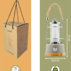 Skandika Kiruna LED-Lamp – Tentlampen – Campinglampen – Buiten Lantaarn – Buitenverlichting – Buiten Lamp - Retro Outdoor Camping Lamp Met Powerbank, Traploos Dimbaar, Draadloos, Oplaadbare Batterij, USB, Warm En Koud Wit, 75h Lichtduur – Beige -Aanbiedingen Kampeer Zen Winkel 968x1200 2